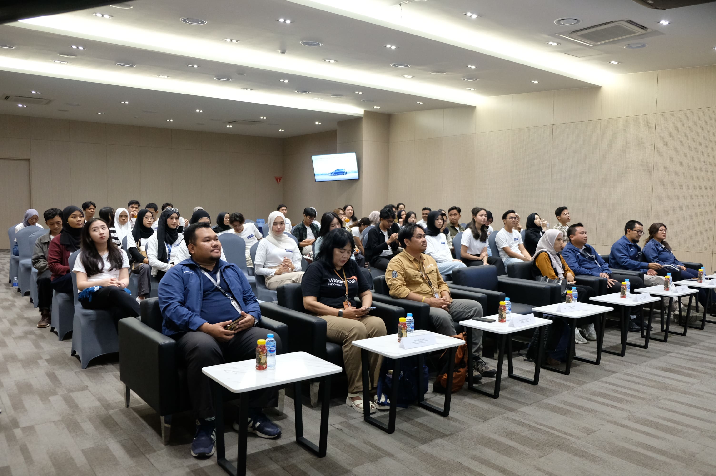 Pelaksanakan Kegiatan Hyundai Jump School